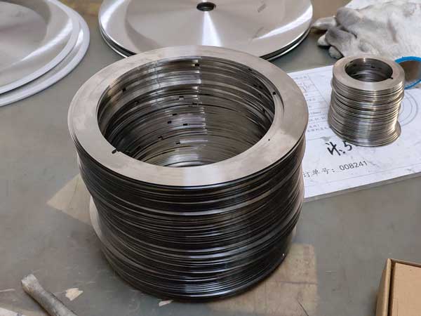 वुल्फ़्स्टन कार्बाइड स्लिटिंग मशीन चाकू औद्योगिक परिपत्र ब्लेड कारपोरेट संयंत्रों के लिए कार्डबोर्ड काटने के लिए 3