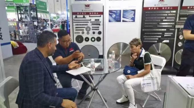 टिश्यू पेपर कटिंग मशीन के लिए 610mm सर्कुलर लॉग सॉ ब्लेड, 4.76mm मोटाई और 2.5 इंच कटिंग गहराई के लिए डिज़ाइन किया गया 9